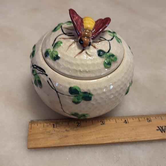 JB Betson's china beehive sugar bowl with clover - Picture 9 of 10